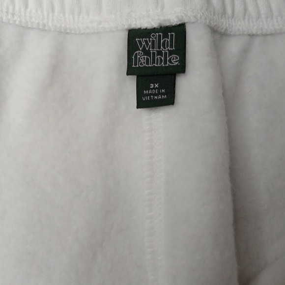 Wild Fable‎ Women's White Fleece Sweat Shorts Size 3X - Picture 4 of 6